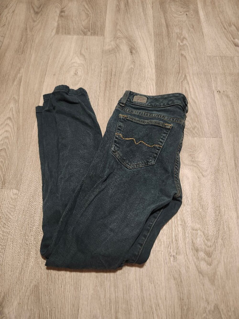 Red Engine Women's Cinder Fitted Straight Leg Pants Size 26 NWOT Stretch Jeans